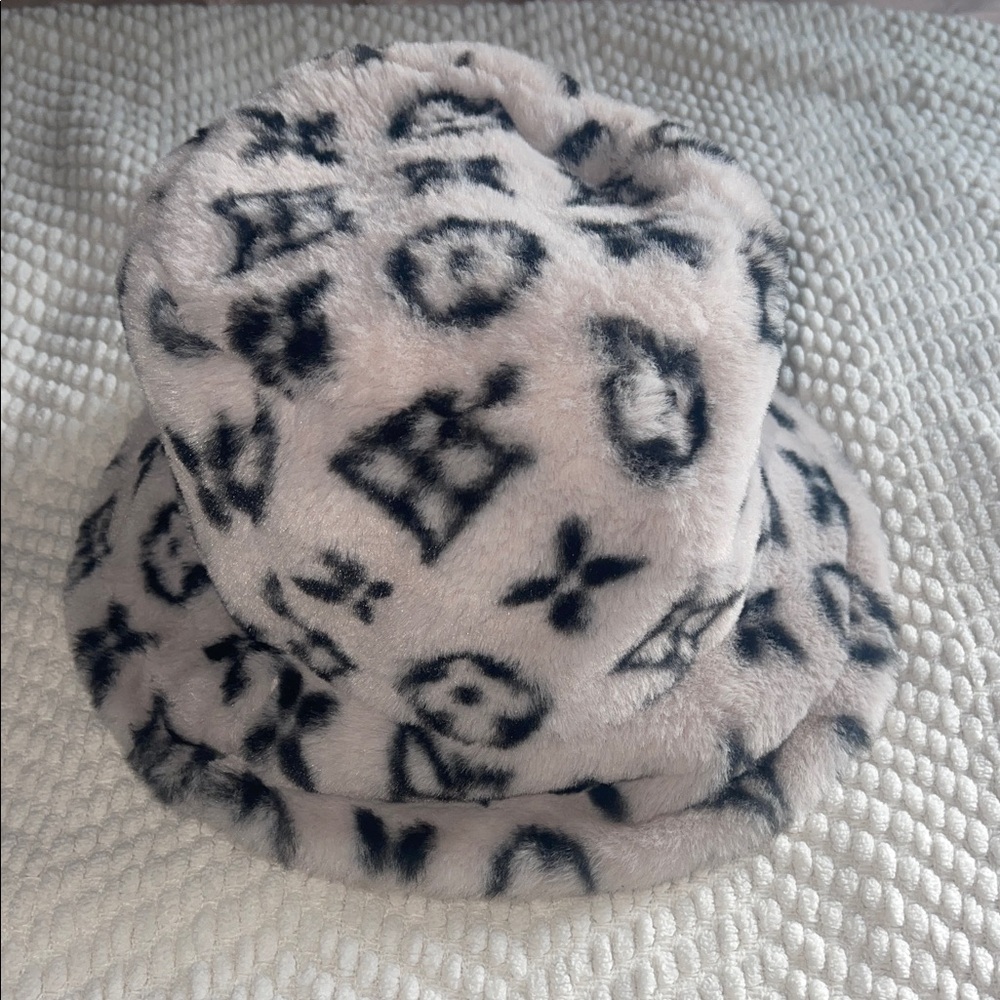 Fuzzy Hat - Black and Gray